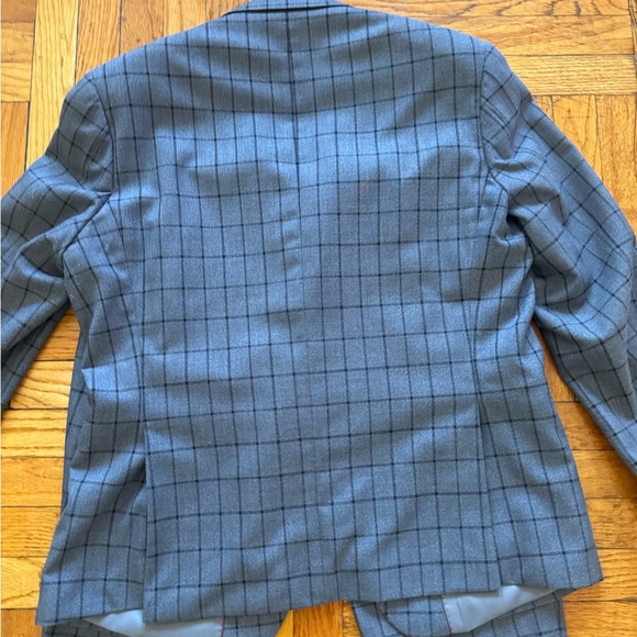 Stylish Suit - Picture 9 of 9